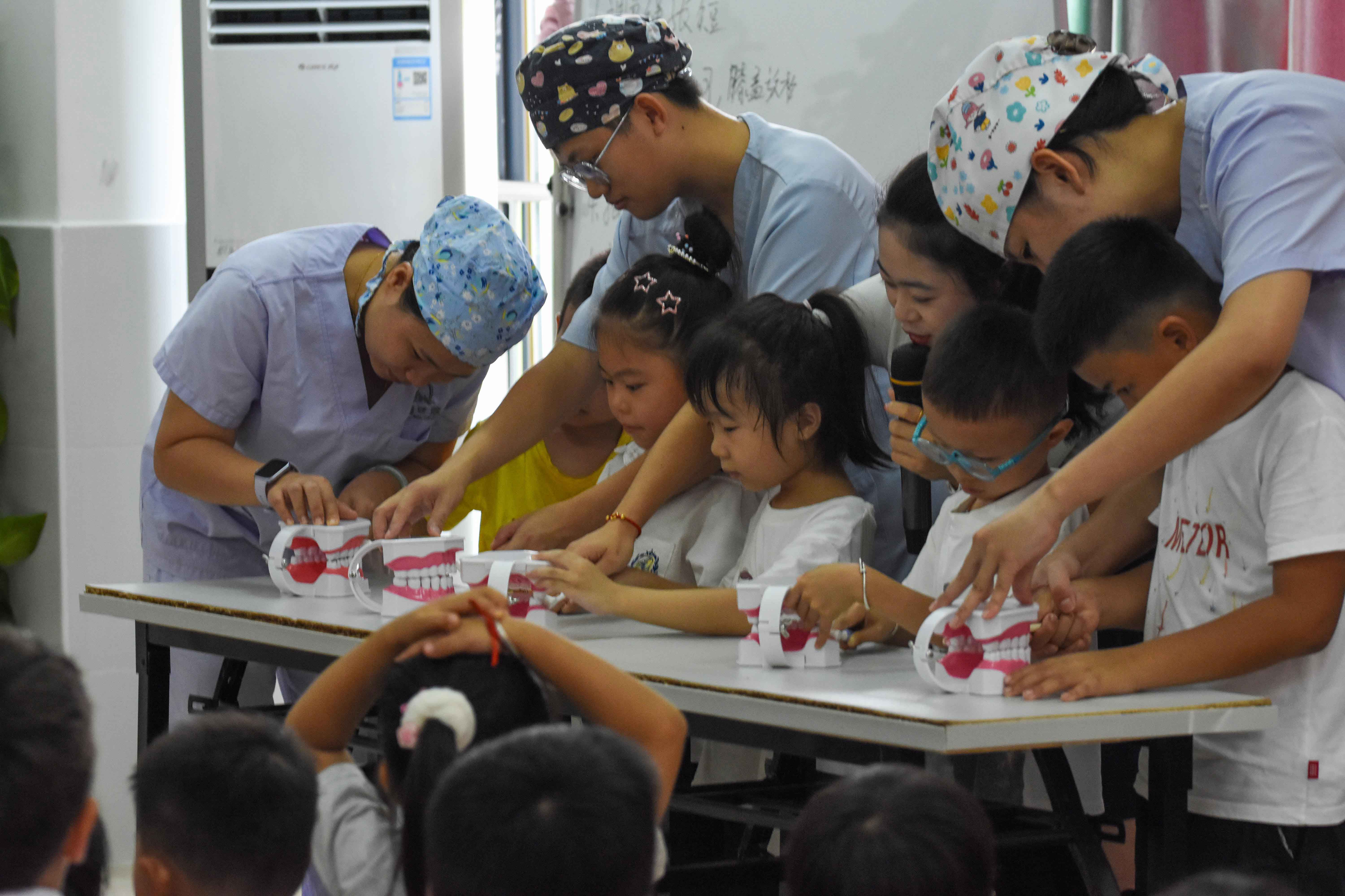 兴隆山海口腔"小牙医课堂"走进万宁兴隆幼儿园 | 山海口腔公益